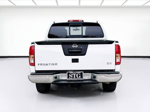 Used 2018 Nissan Frontier SV image 5