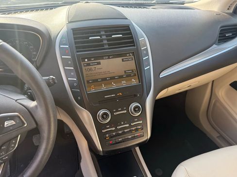 Used 2019 Lincoln MKC Premiere image 18