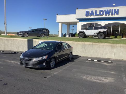 Used 2019 Hyundai Elantra Value Edition FWD image 3