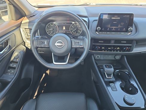 Used 2023 Nissan Rogue SV w/ SV Premium B Package image 10