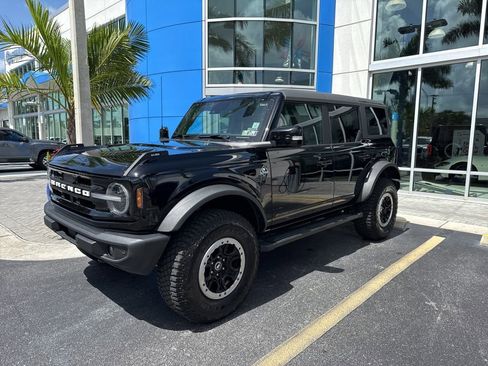 Used 2022 Ford Bronco Outer Banks w/ Sasquatch Package AWD/4WD image 1