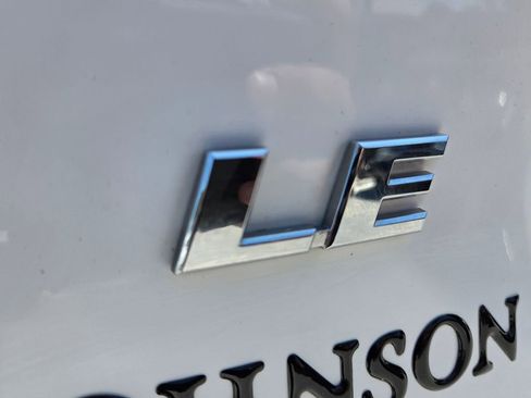 Used 2019 Toyota RAV4 LE image 17