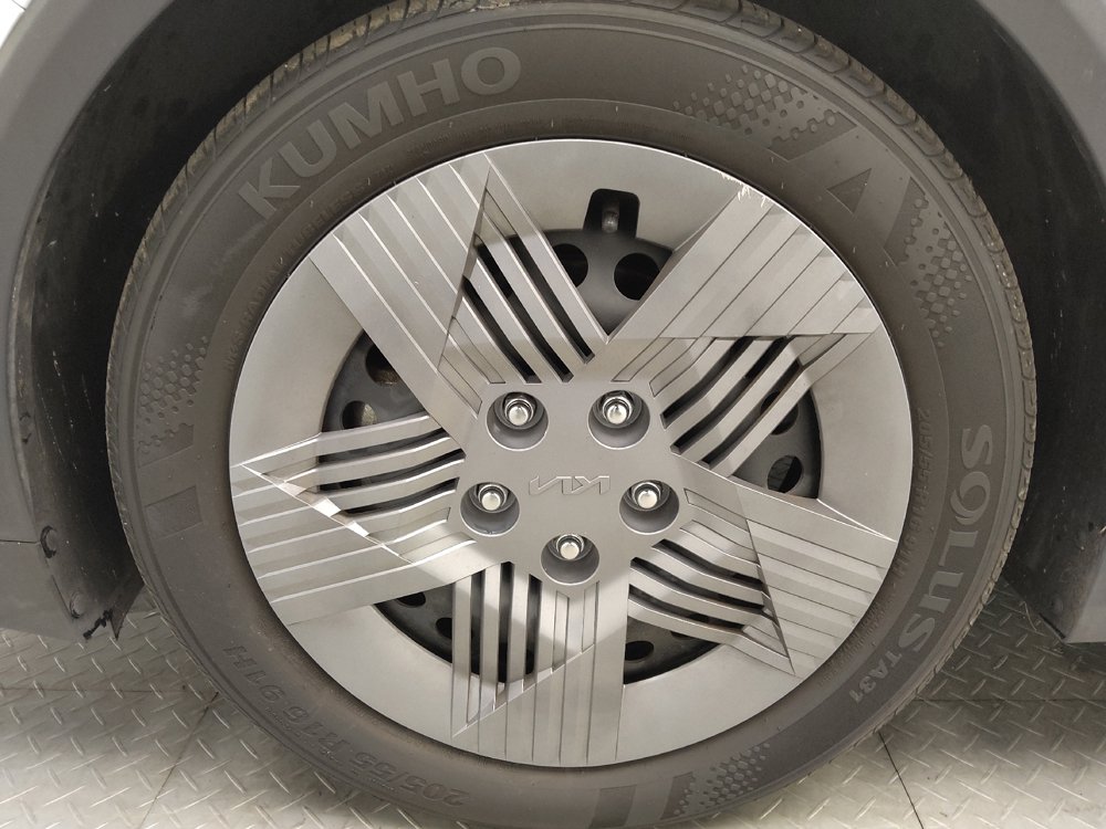 Used 2025 Kia K4 FWD image 31