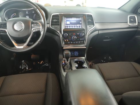 Used 2021 Jeep Grand Cherokee Laredo image 19