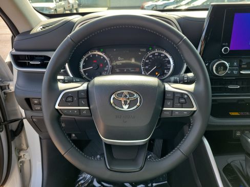 Used 2026 Toyota Highlander XLE AWD/4WD image 21
