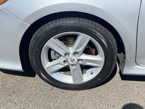 Used 2012 Toyota Camry FWD image 9