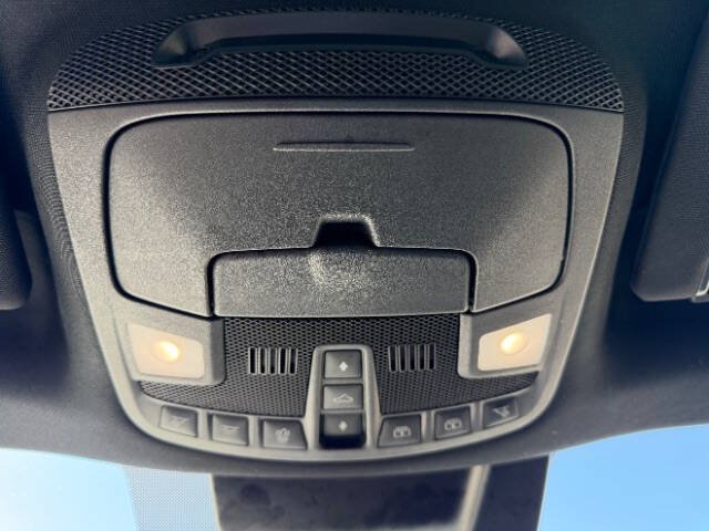 Used 2020 Ford Expedition XLT w/ Equipment Group 202A AWD/4WD image 16
