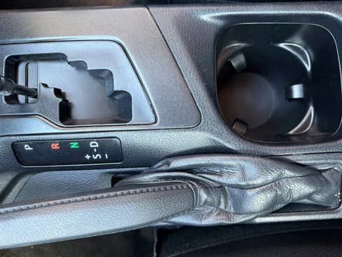 Used 2018 Toyota RAV4 LE AWD/4WD image 23