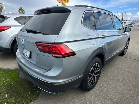 Used 2021 Volkswagen Tiguan SE image 2