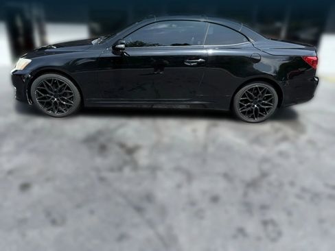 Used 2010 Lexus IS 250C image 2