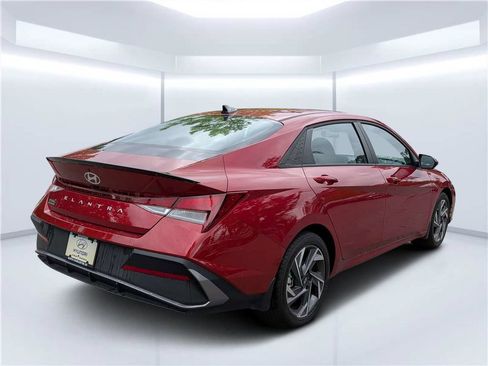 Used 2025 Hyundai Elantra Sport FWD image 4