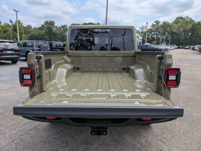 New 2026 Jeep Gladiator Rubicon w/ Steel Power Dome Hood Package AWD/4WD image 13