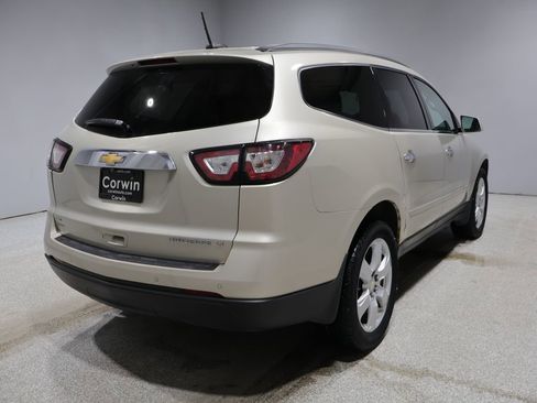 Used 2016 Chevrolet Traverse LT w/ Style and Technology Package image 2