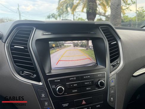 Used 2018 Hyundai Santa Fe SE w/ Cargo Package AWD/4WD image 18