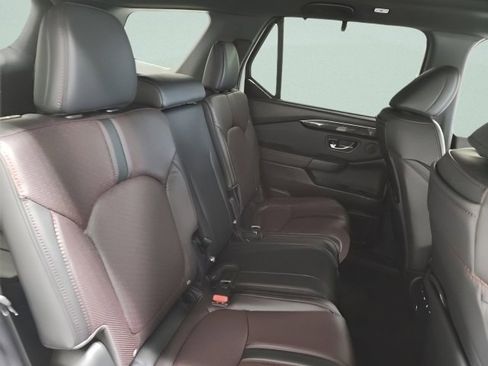 Certified 2025 Honda Pilot Black Edition image 17