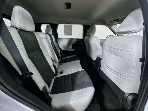 Used 2025 Mitsubishi Outlander SE FWD image 30
