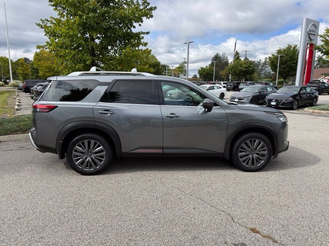 Used 2024 Nissan Pathfinder SL w/ SL Premium Package AWD/4WD image 3