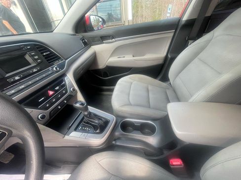 Used 2017 Hyundai Elantra SE image 14