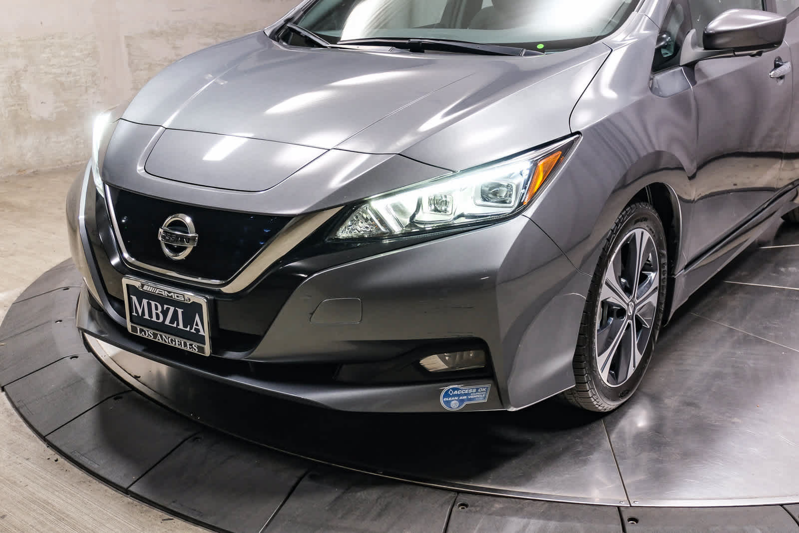 Used 2020 Nissan Leaf SV w/ SV Technology Package FWD image 10