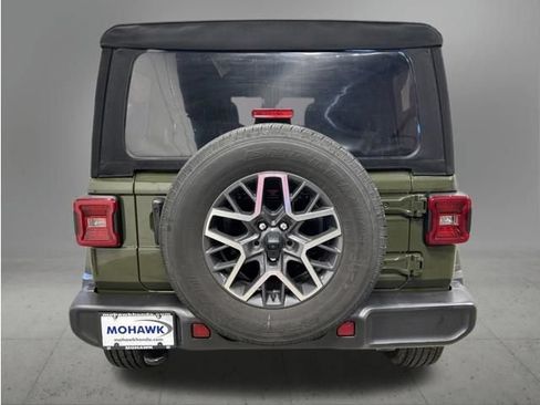 Used 2024 Jeep Wrangler Unlimited Sahara AWD/4WD image 4