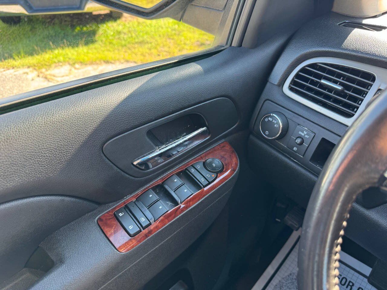 Used 2011 Chevrolet Avalanche LT w/ Regional Value Package RWD image 41