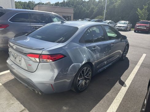 Used 2022 Toyota Corolla SE w/ SE Premium Package FWD image 6