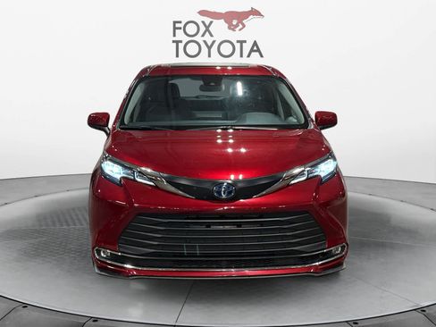 Used 2023 Toyota Sienna XLE AWD/4WD image 9