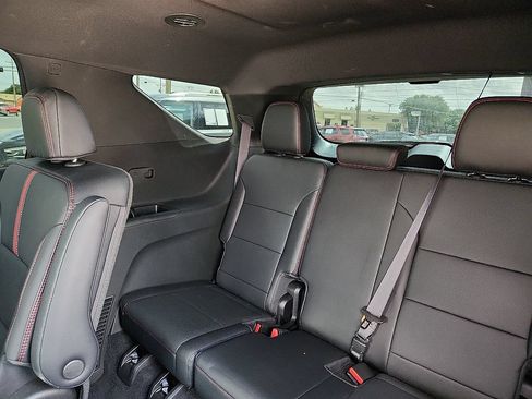 Used 2026 Chevrolet Traverse RS w/ LPO, Floor Liner Package FWD image 6