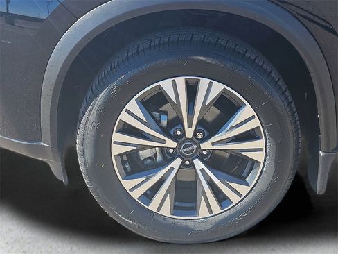 Used 2023 Nissan Rogue SV image 10