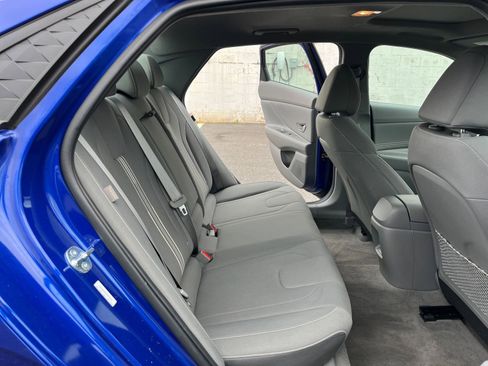 Used 2025 Hyundai Elantra SEL image 24