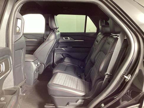 Used 2025 Ford Explorer ST-Line w/ ST-Line Street Pack AWD/4WD image 15