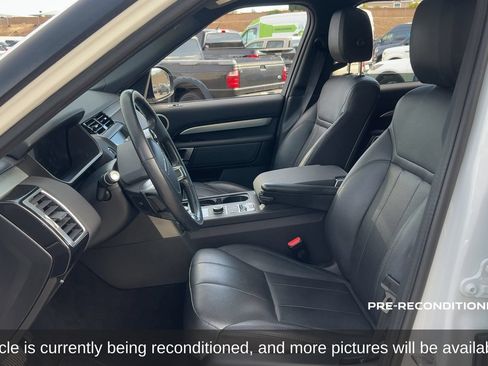 Used 2020 Land Rover Discovery Landmark AWD/4WD image 11