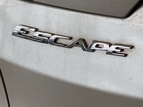 Used 2018 Ford Escape SE image 11