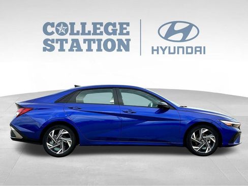 Used 2025 Hyundai Elantra Sport FWD image 11