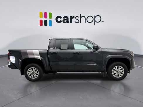 Used 2025 Toyota Tacoma SR5 AWD/4WD image 5