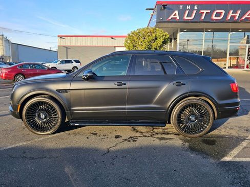 Used 2018 Bentley Bentayga image 2
