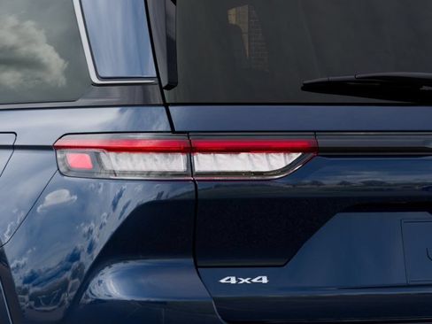 New 2026 Jeep Grand Cherokee Limited AWD/4WD image 9
