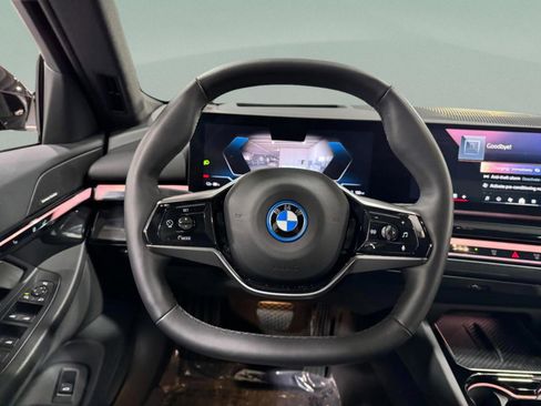 Used 2025 BMW i5 xDrive40 w/ Premium Package image 14