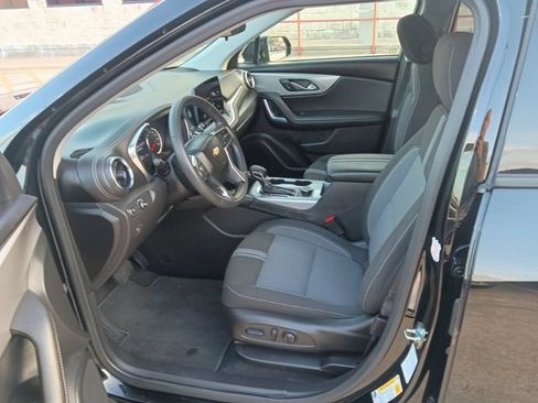 Used 2025 Chevrolet Blazer LT FWD image 4