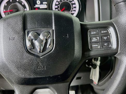 Used 2018 RAM 1500 Express RWD image 19