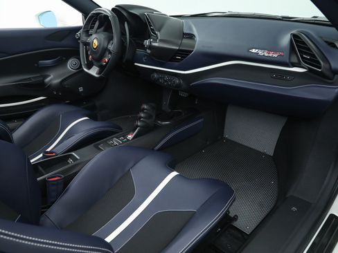 Certified 2020 Ferrari 488 Pista Spider image 22