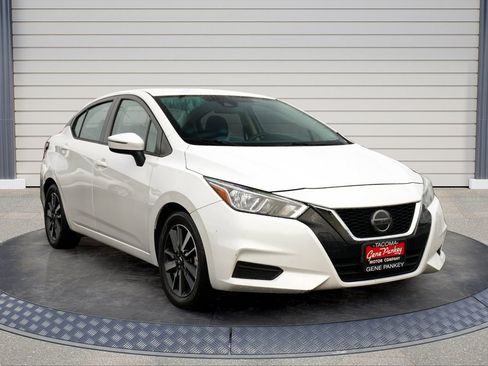 Used 2021 Nissan Versa SV image 1