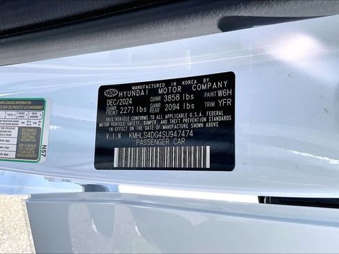 Certified 2025 Hyundai Elantra SEL FWD image 16