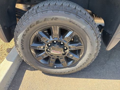 Used 2025 GMC Sierra 2500 AT4 AWD/4WD image 6