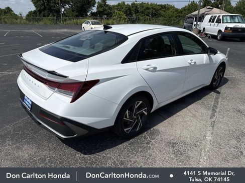 Used 2025 Hyundai Elantra Sport FWD image 4