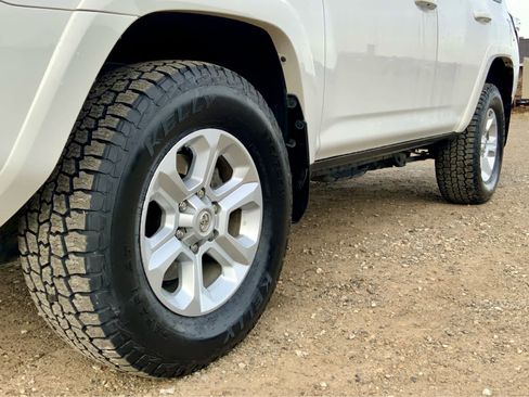 Used 2022 Toyota 4Runner SR5 Premium image 14