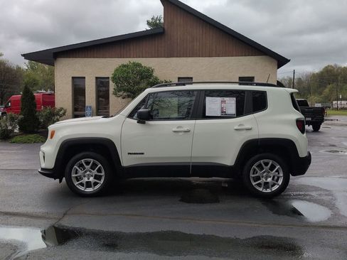 Used 2022 Jeep Renegade Sport w/ Sport Appearance Group AWD/4WD image 8