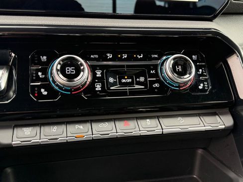 Used 2024 GMC Sierra 2500 AT4 w/ AT4 Premium Plus Package image 30