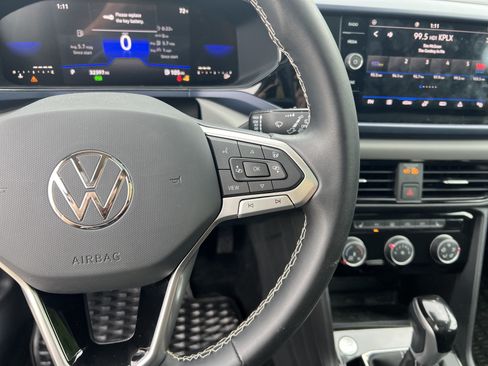 Certified 2023 Volkswagen Taos SE FWD image 18