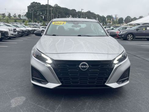 Used 2024 Nissan Altima 2.5 SV FWD image 2
